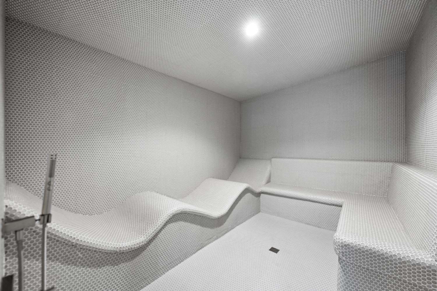 2735 Rattlesnake Road Newcastle, CA 95658 - Photo 50 of 84 a bathroom with a toilet and a bathtub