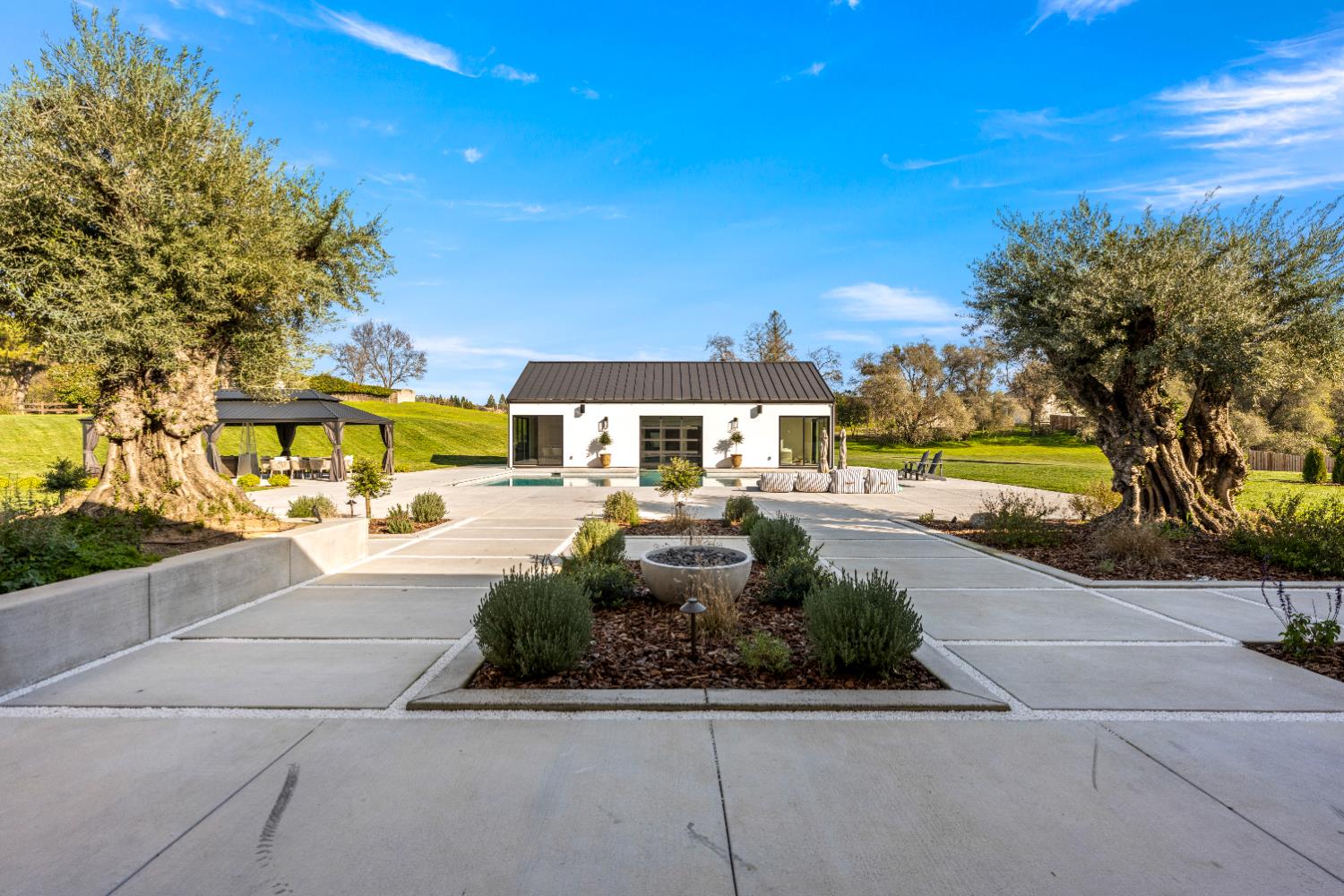 2735 Rattlesnake Road Newcastle, CA 95658 - Photo 68 of 84 a front view of a house with a yard