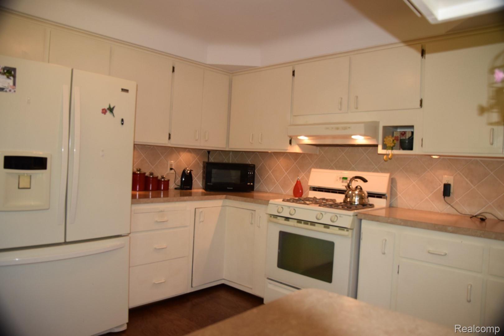 739 Wilwood Road Rochester, MI 48309 - Photo 18 of 99 Kitchen (1).jpeg