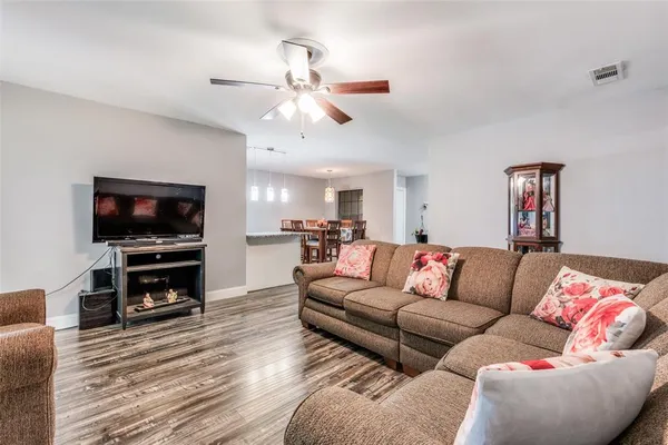 $255,000 | 1717 Parkhaven Drive, Seagoville, TX 75159