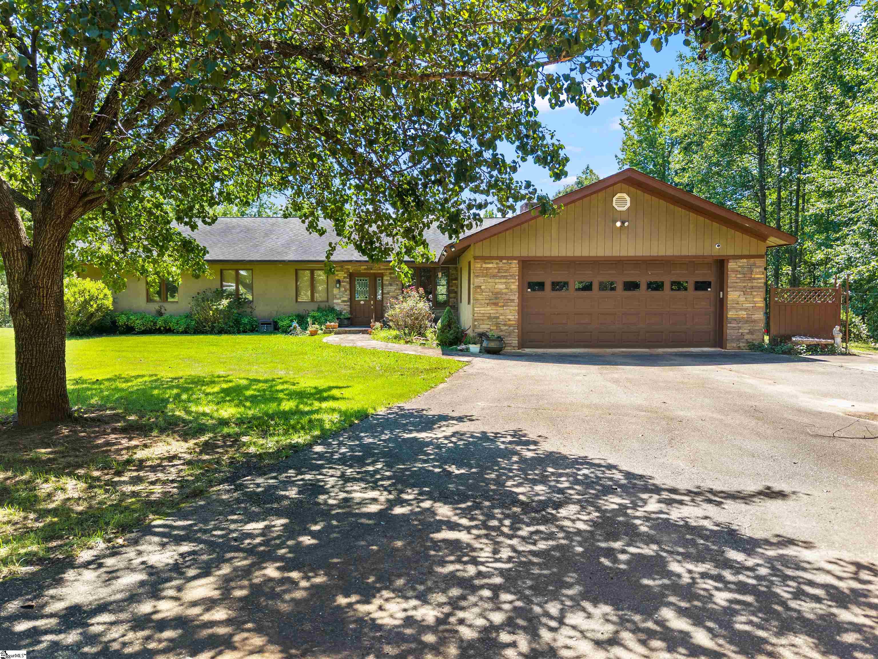 450 Weatherly Road Inman, SC 29349 - Photo 2 of 41