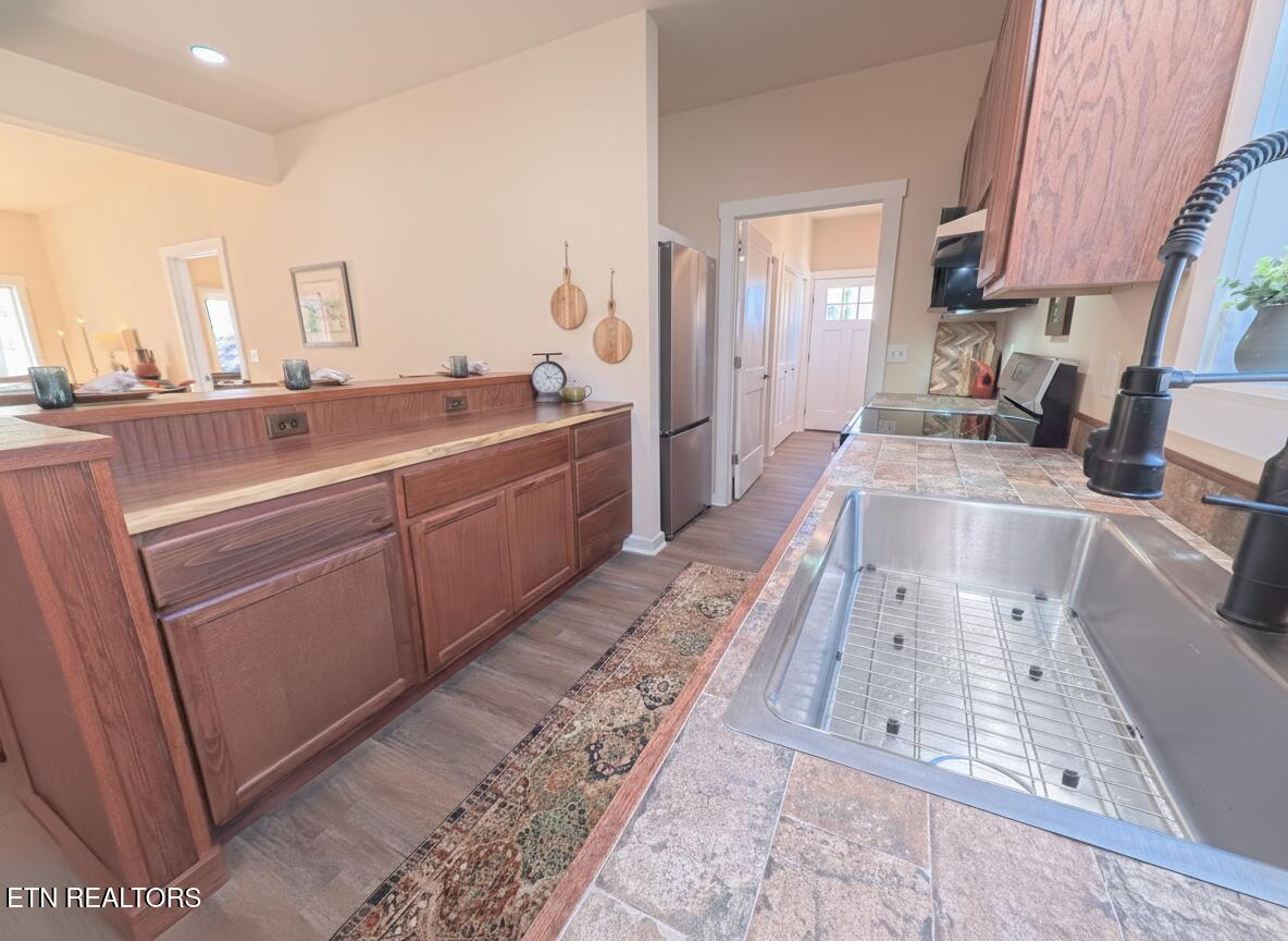 104 Marion Road Oak Ridge, TN 37830 - Photo 3 of 18 3