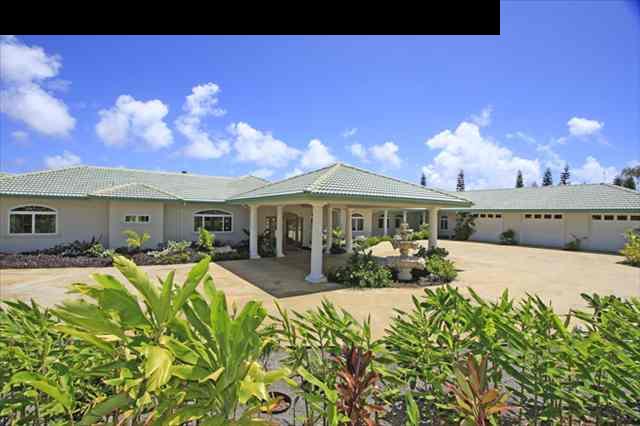 220 North Holokai Road Haiku, HI 96708 - Photo 8 of 29 a front view of a house with a yard