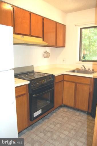 2230 Coppersmith Square Reston, VA 20191 - Photo 8 of 29 Kitchen