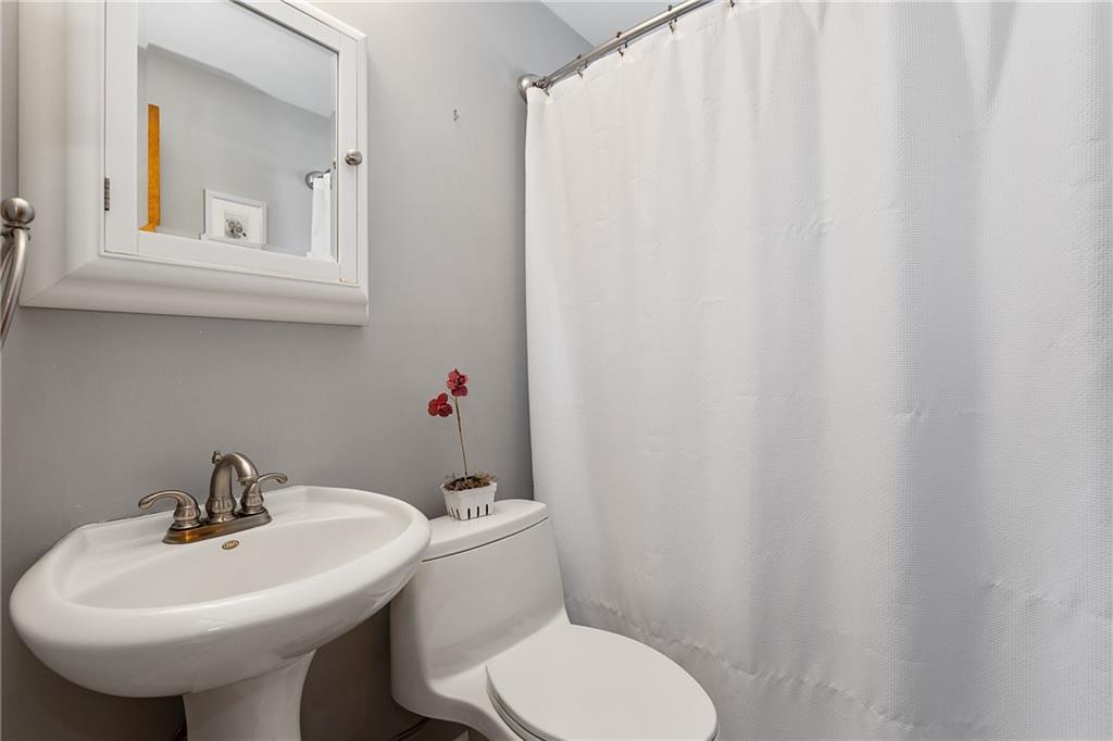 3748 Willett Road Pittsburgh, PA 15227 - Photo 11 of 23 Gallery Image 11