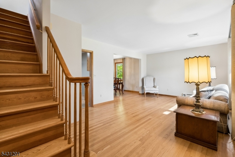 186 West Northfield Road Livingston, NJ 07039 - Photo 3 of 35