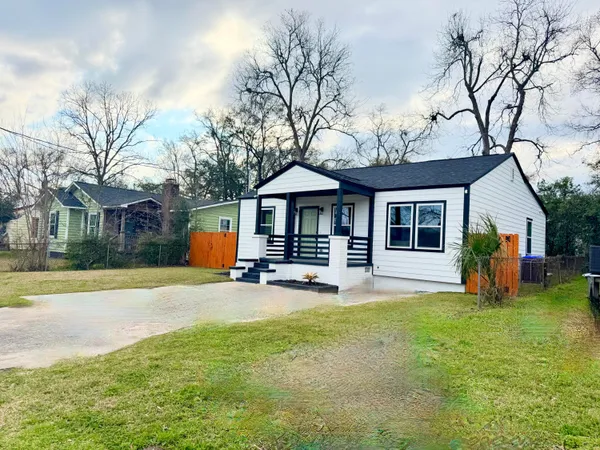 $2,400 | 2136 Commander Road, North Charleston, SC 29405