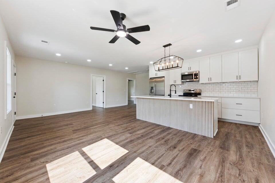 2136 Commander Road North Charleston, SC 29405 - Photo 5 of 20 Commander2