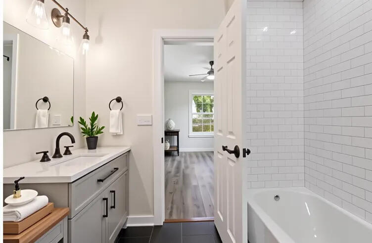 2136 Commander Road North Charleston, SC 29405 - Photo 9 of 20 Commander6