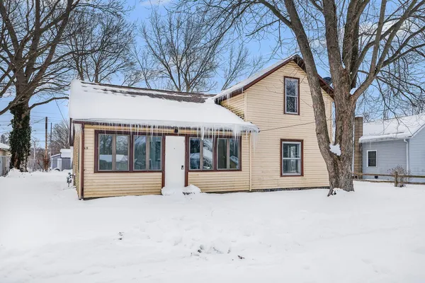 $199,999 | 412 Oak Street, Dowagiac, MI 49047