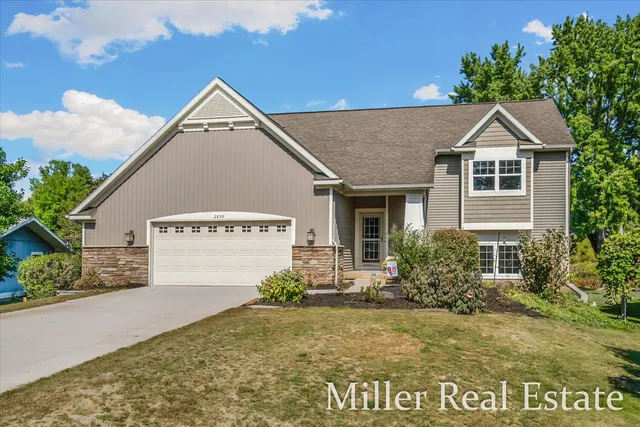 $469,900 | 2899 Loehrs Landing Drive, Hastings, MI 49058