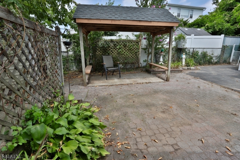 39 Chestnut Street Wallington, NJ 07057 - Photo 5 of 21