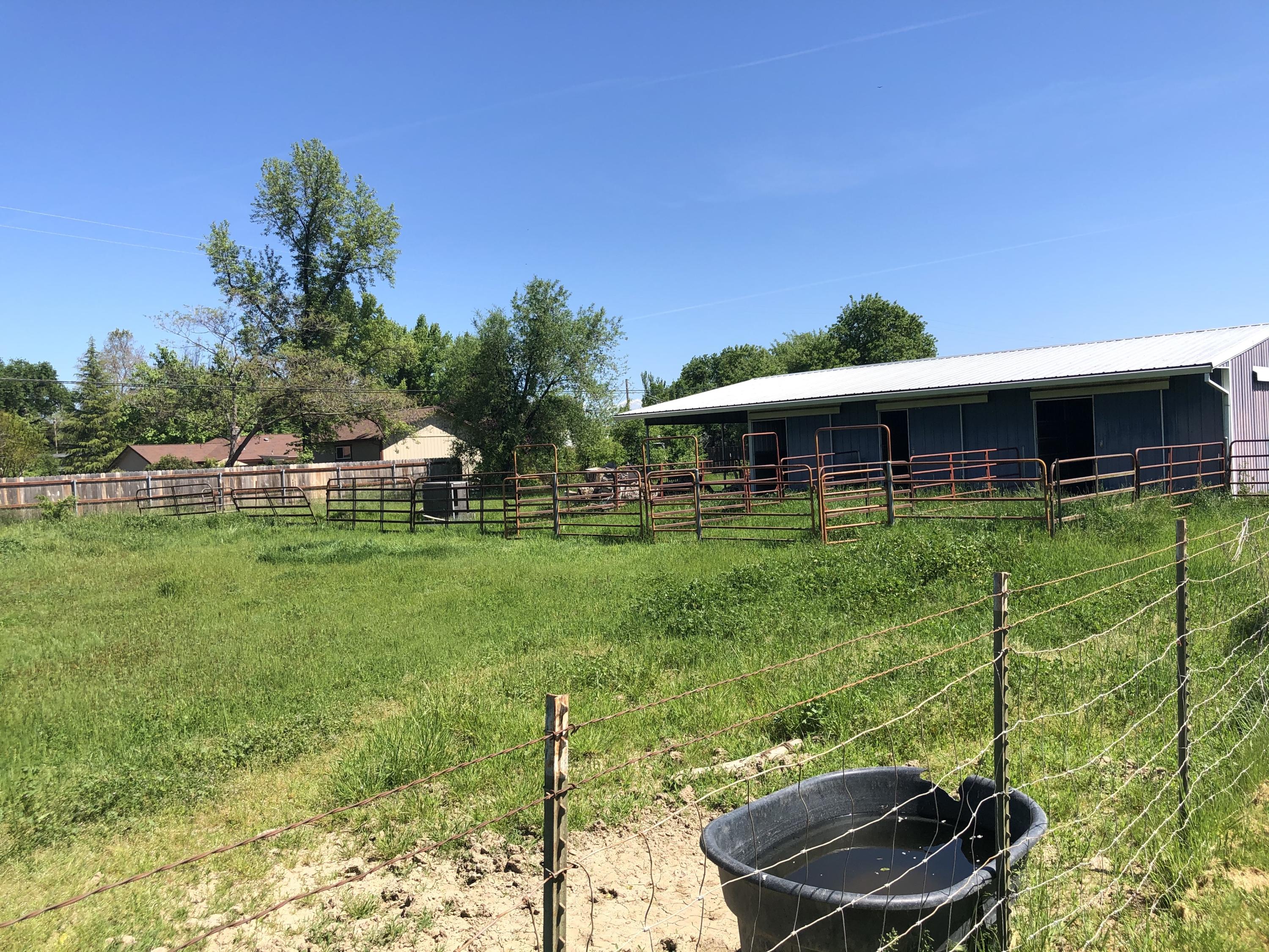 8664 Deschutes Road Palo Cedro, CA 96073 - Photo 38 of 59 barn