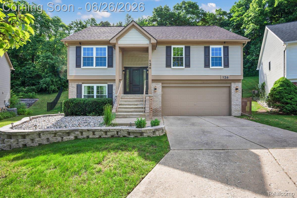 126 Eagle Ridge Road Lake Orion, MI 48360 - Photo 2 of 29 126 Front View.jpg