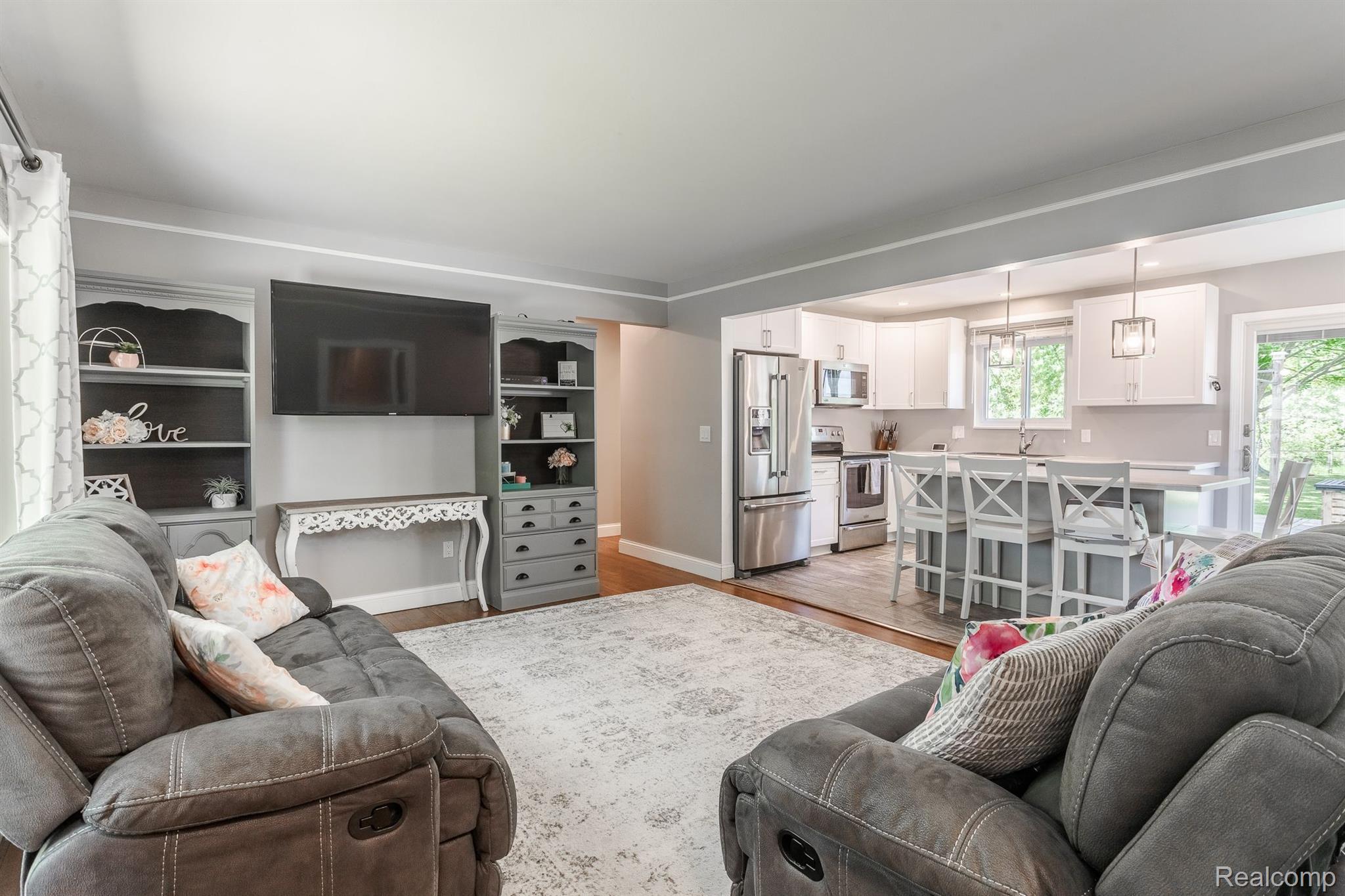 39990 Coronation Road Canton, MI 48188 - Photo 3 of 33 Gallery Image 3
