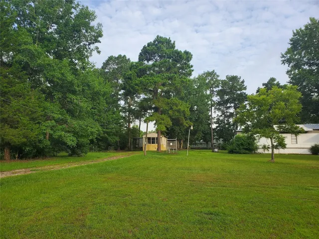 $900 | 12175 Hilltop Drive, Willis, TX 77318
