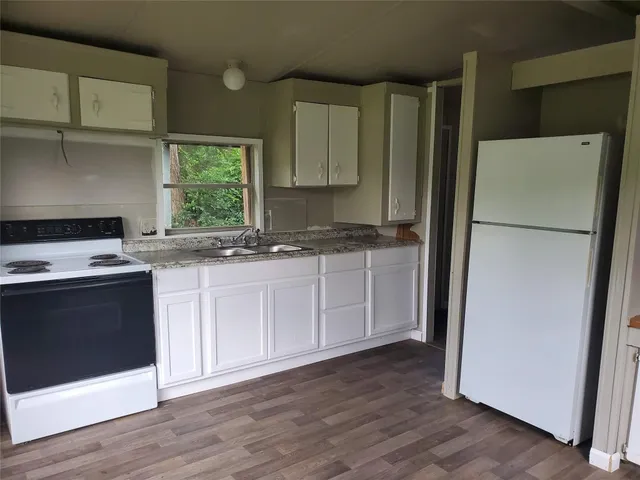 $900 | 12175 Hilltop Drive, Willis, TX 77318