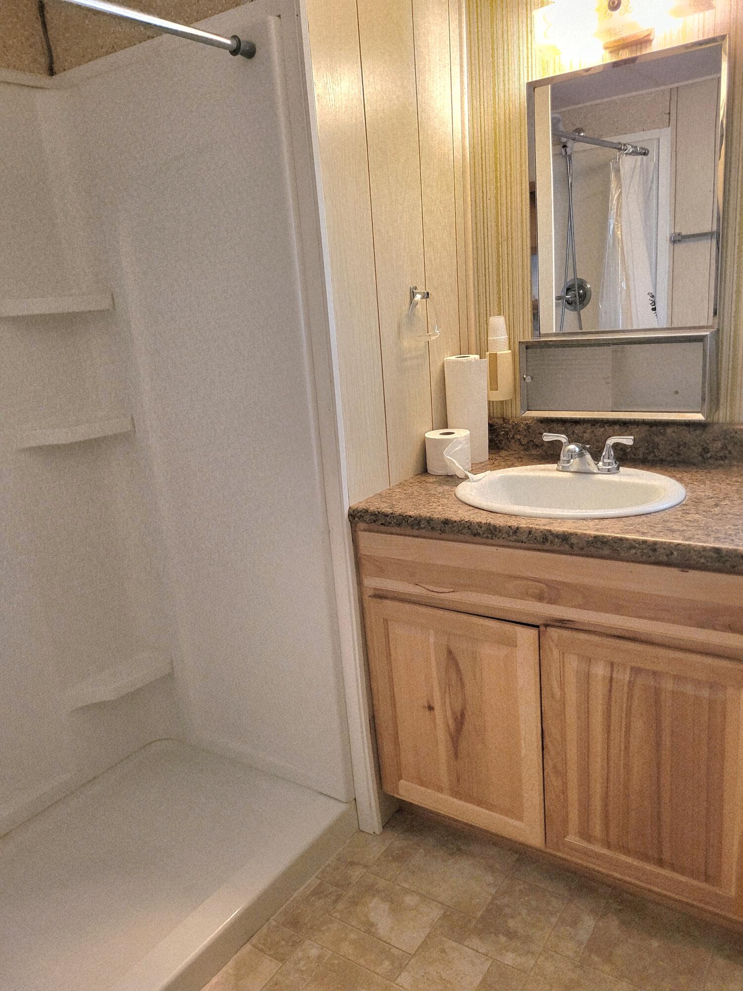 6901 Old Stage Road, Unit 11 Central Point, OR 97502 - Photo 10 of 22 Step-in shower
