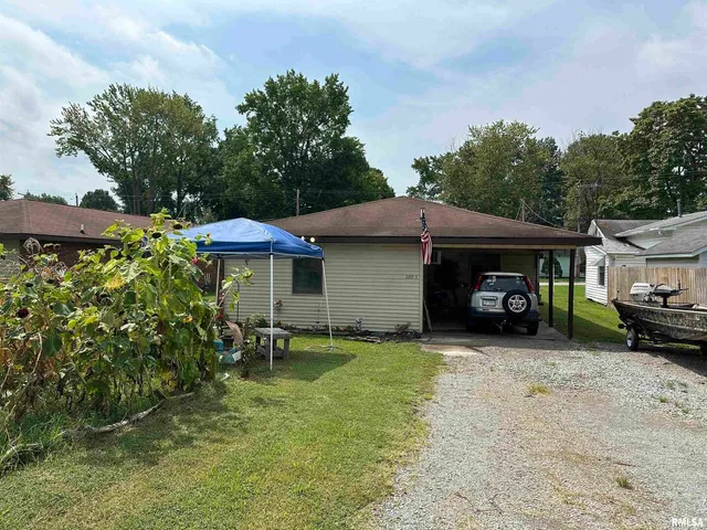 $109,000 | 2202 Illinois Avenue, Unit 3 & 4, Murphysboro, IL 62966
