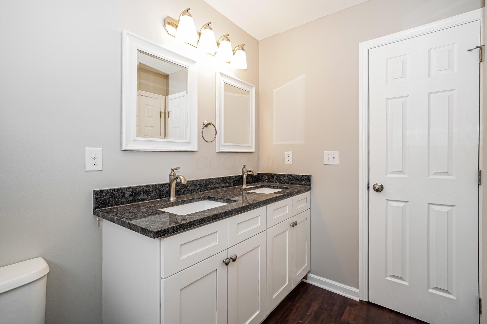 22 Liberty Ridge Avenue Powell, OH 43065 - Photo 14 of 15 12-photo-Main-Bathroom-6b4228a1-4100-402