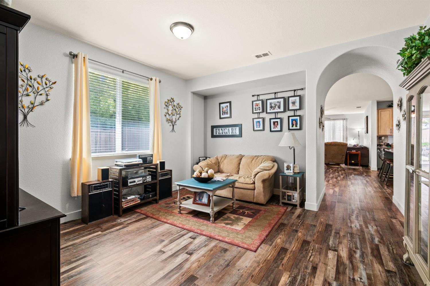 4403 Niobe Circle Rancho Cordova, CA 95742 - Photo 7 of 29 a living room with furniture