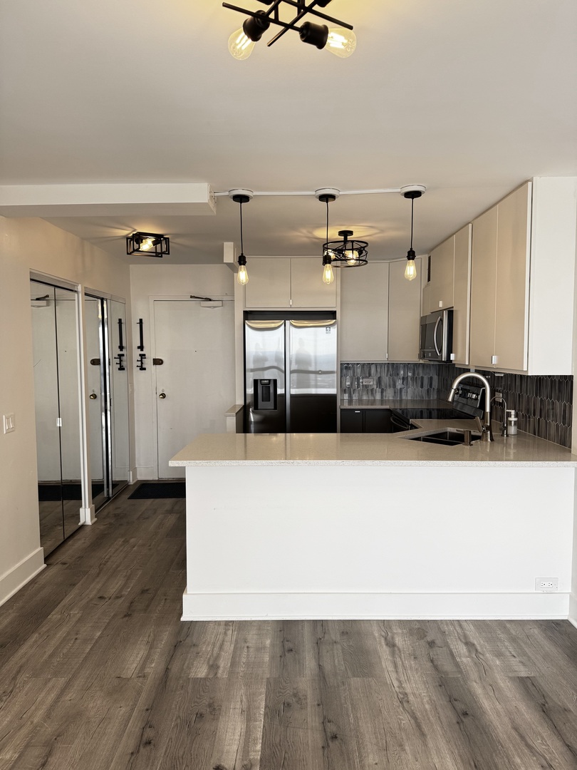 5415 North Sheridan Road, Unit 5414 Chicago, IL 60640 - Photo 3 of 18 a large white kitchen with a large window