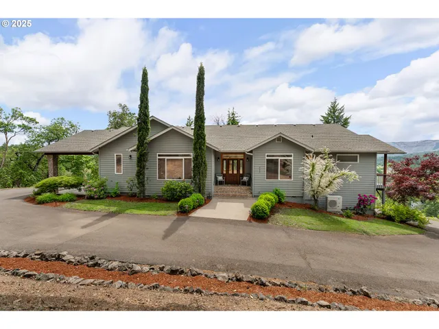 $749,000 | 322 Monta Vista Lane, Roseburg, OR 97471