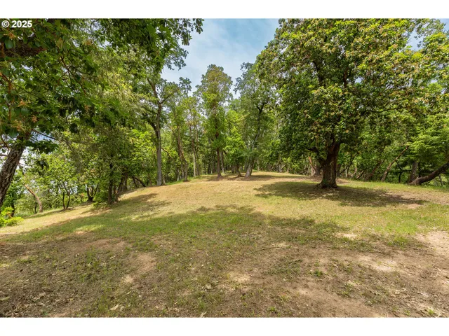 $749,000 | 322 Monta Vista Lane, Roseburg, OR 97471