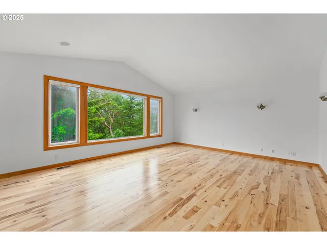 $749,000 | 322 Monta Vista Lane, Roseburg, OR 97471