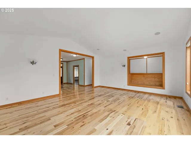 $749,000 | 322 Monta Vista Lane, Roseburg, OR 97471