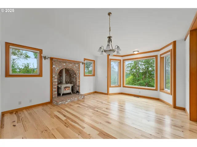 $749,000 | 322 Monta Vista Lane, Roseburg, OR 97471