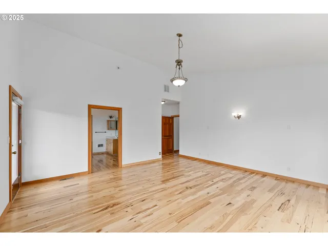 $749,000 | 322 Monta Vista Lane, Roseburg, OR 97471