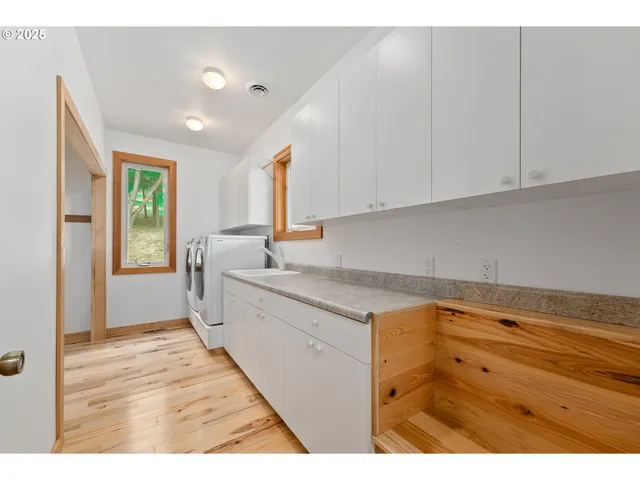 $749,000 | 322 Monta Vista Lane, Roseburg, OR 97471