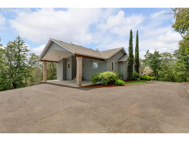 $749,000 | 322 Monta Vista Lane, Roseburg, OR 97471