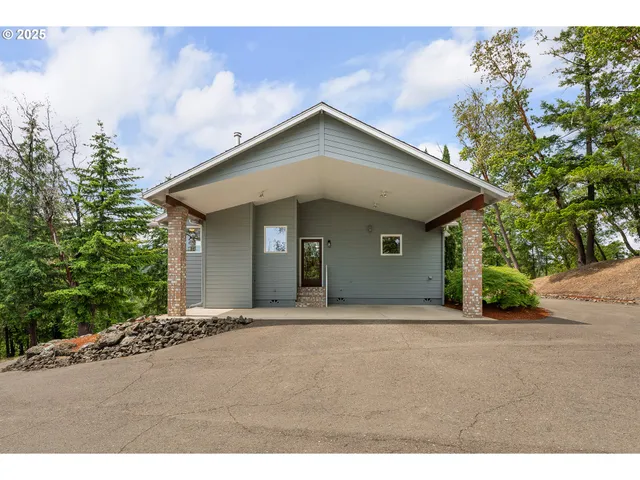 $749,000 | 322 Monta Vista Lane, Roseburg, OR 97471