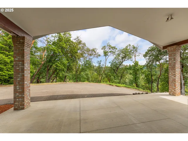 $749,000 | 322 Monta Vista Lane, Roseburg, OR 97471