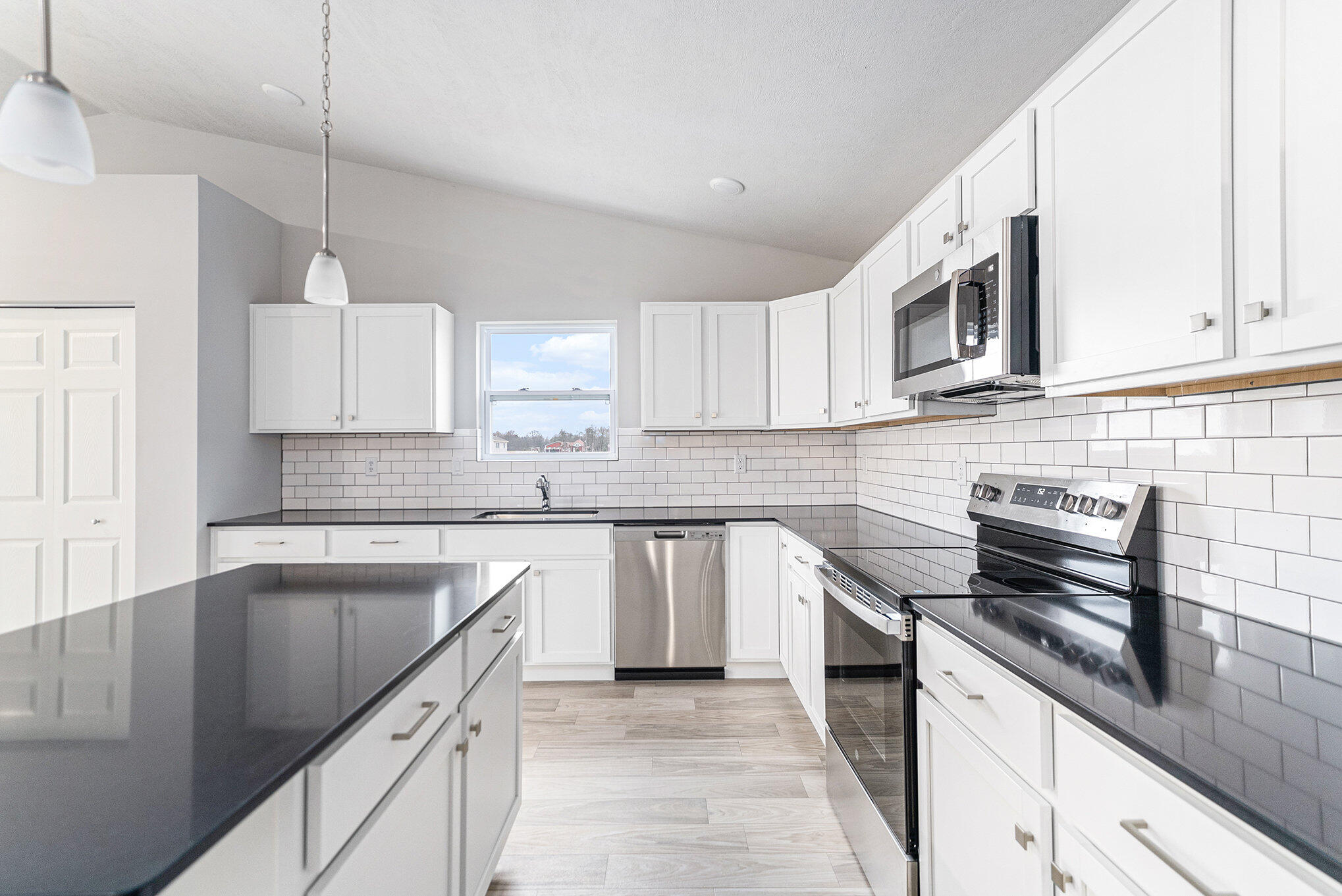 Lot 17 Field Crest Point Ionia, MI 48846 - Photo 6 of 22 WLG017-i2060-Kitchen3