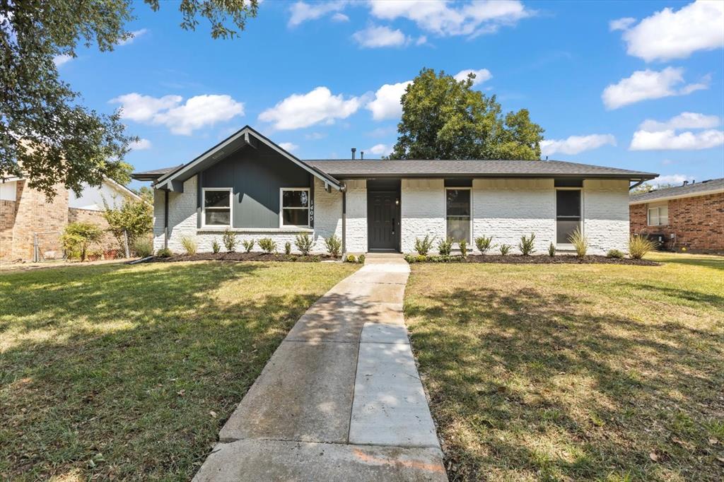 a view of a house with a yard