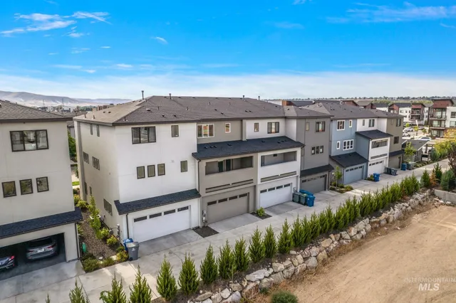 $650,000 | 3033 South Trailwood Way, Boise, ID 83716