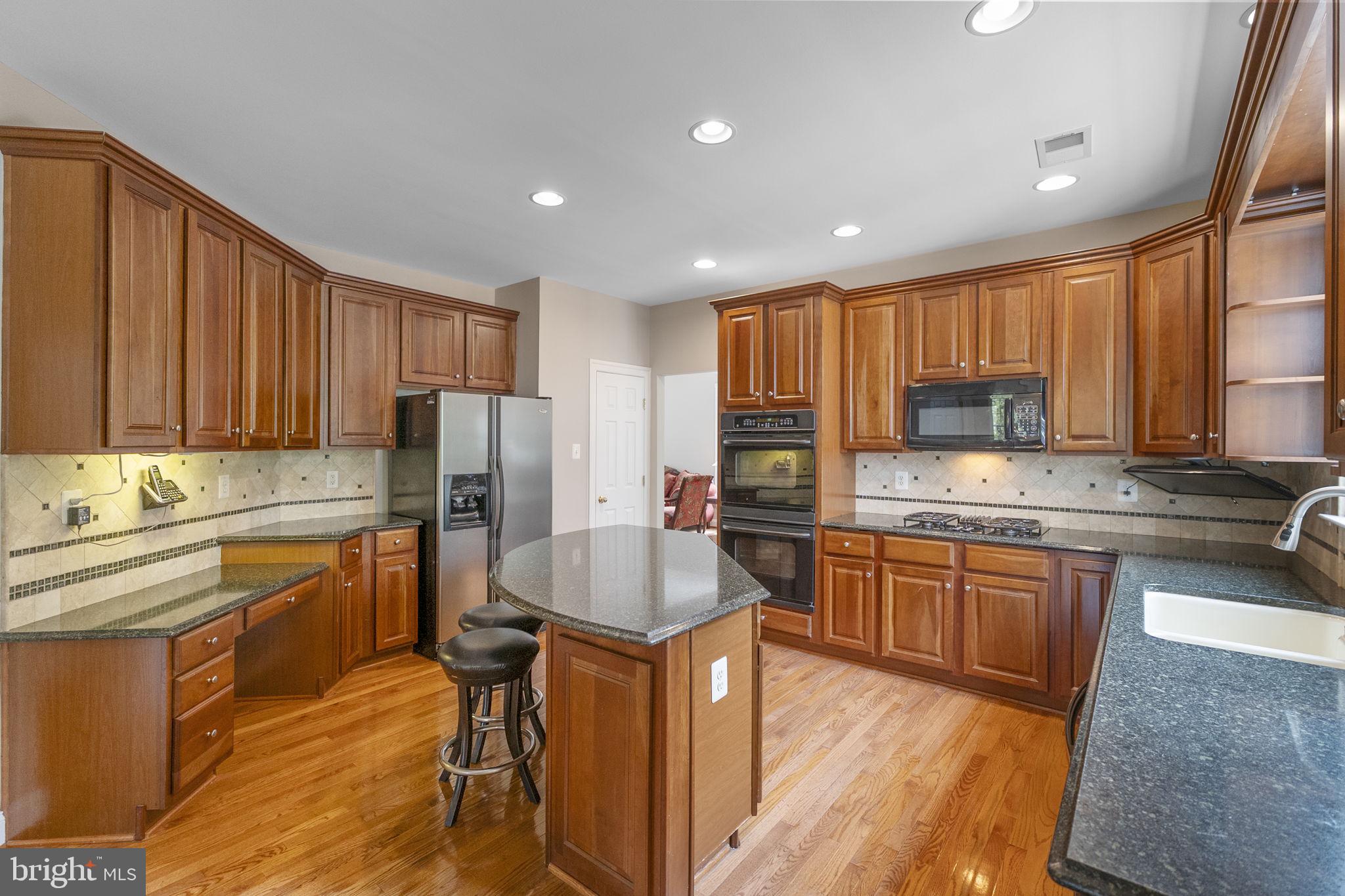 23128 Persimmon Ridge Road Clarksburg, MD 20871 - Photo 15 of 66 Kitchen