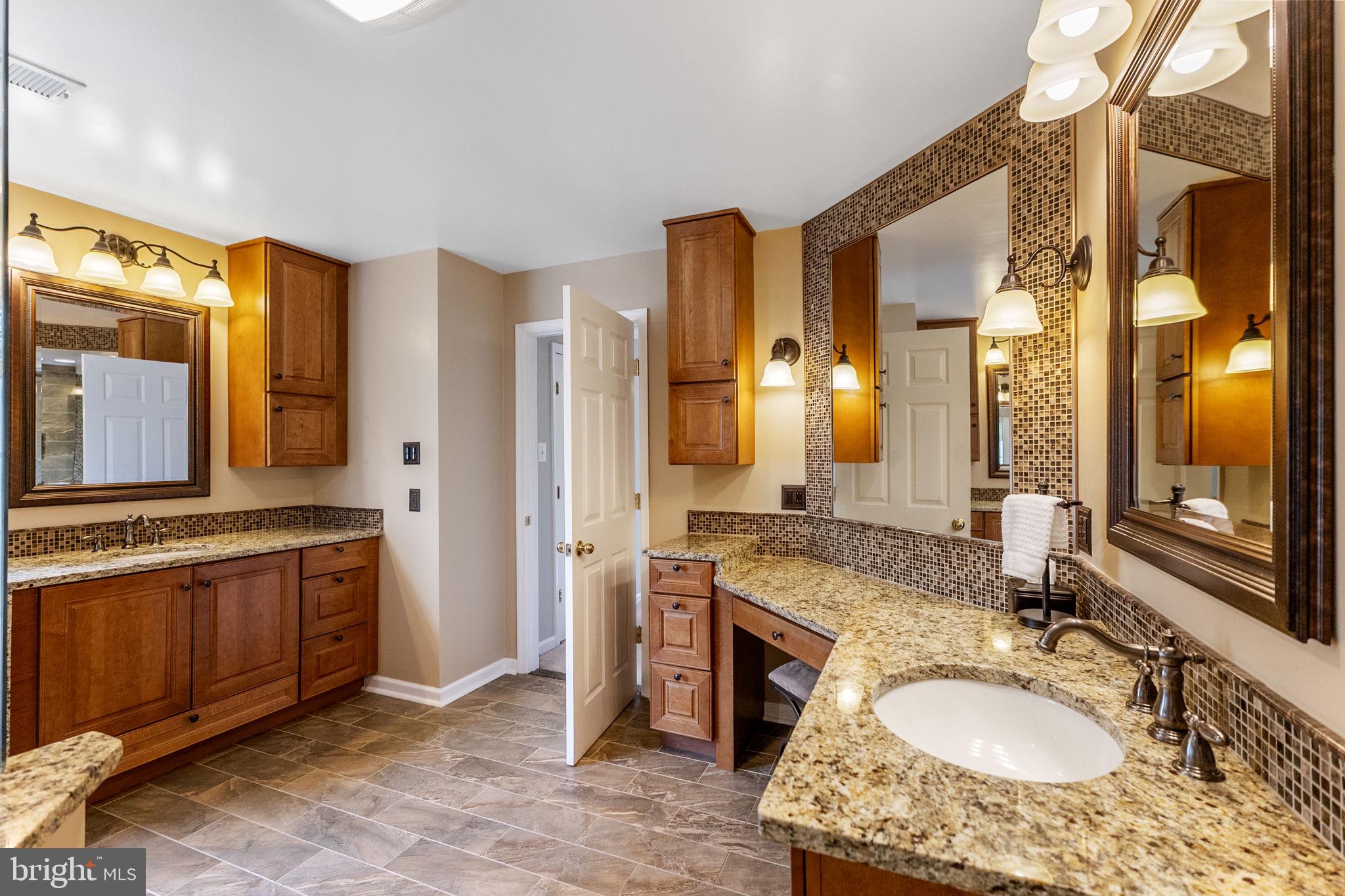 23128 Persimmon Ridge Road Clarksburg, MD 20871 - Photo 27 of 66 Primary bath