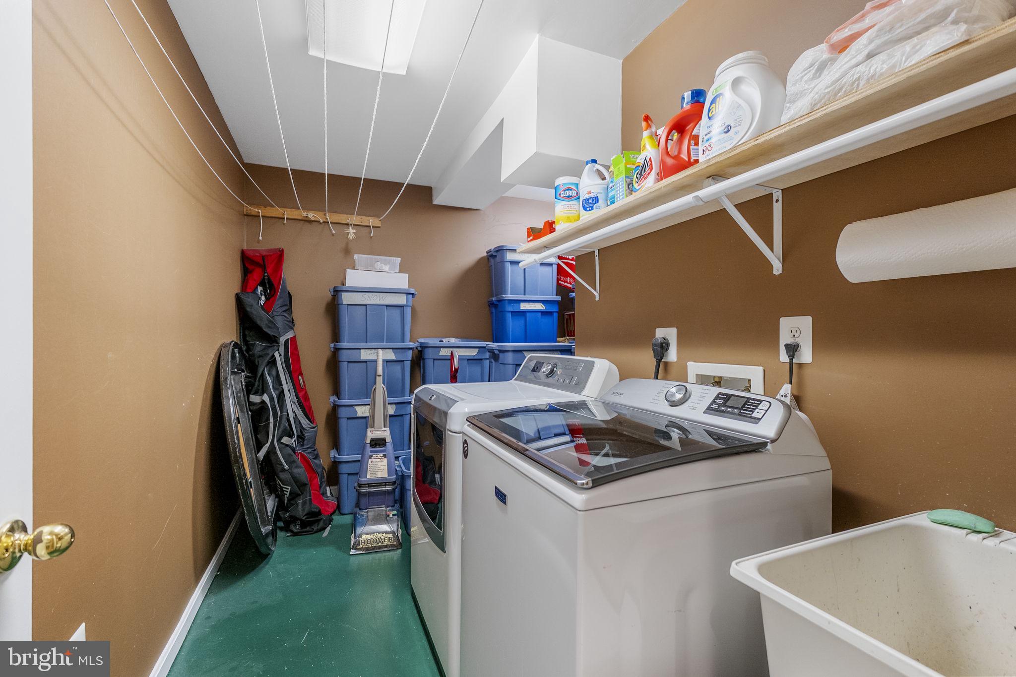 23128 Persimmon Ridge Road Clarksburg, MD 20871 - Photo 38 of 66 Laundry room