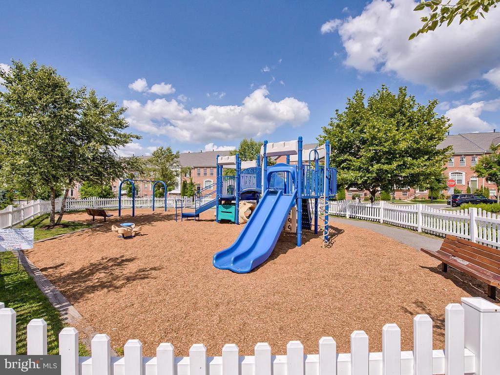 23128 Persimmon Ridge Road Clarksburg, MD 20871 - Photo 60 of 66 Tot-lot