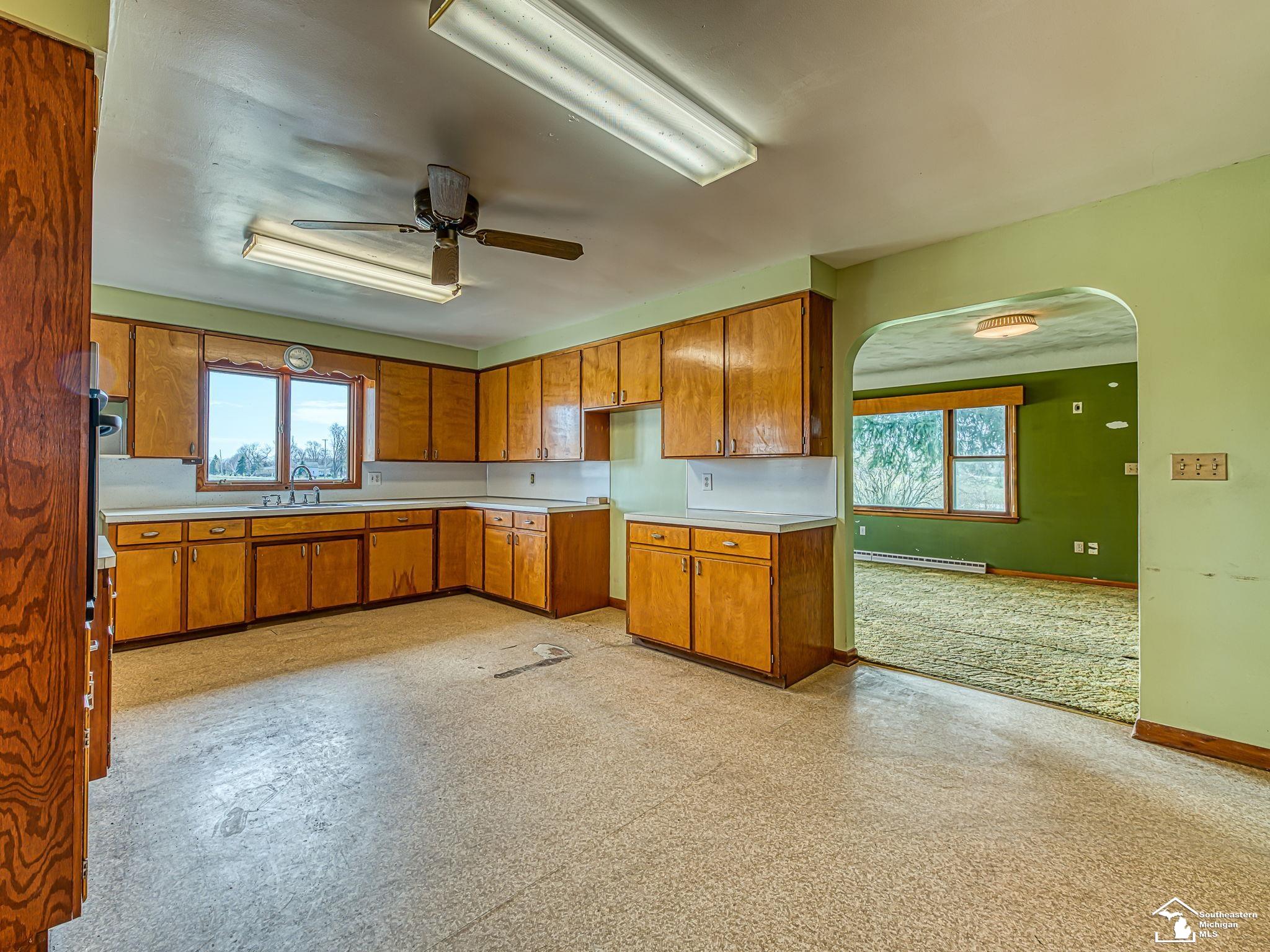 1932 West Albain Road Monroe, MI 48161 - Photo 8 of 57 50203798-7d4cb20e-2450-43b7-aa6a-01968fe7a681.JPG