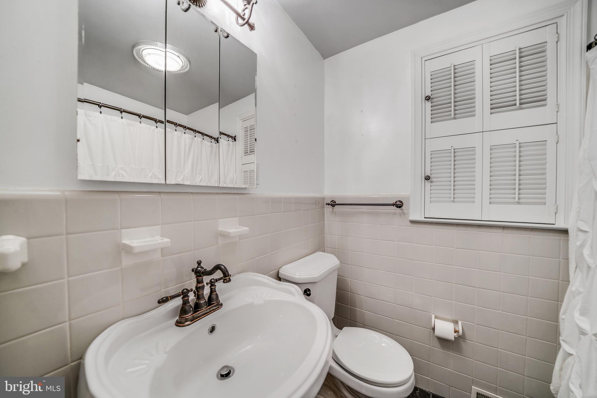 37 Paschall Road Wilmington, DE 19803 - Photo 19 of 23 Bathroom