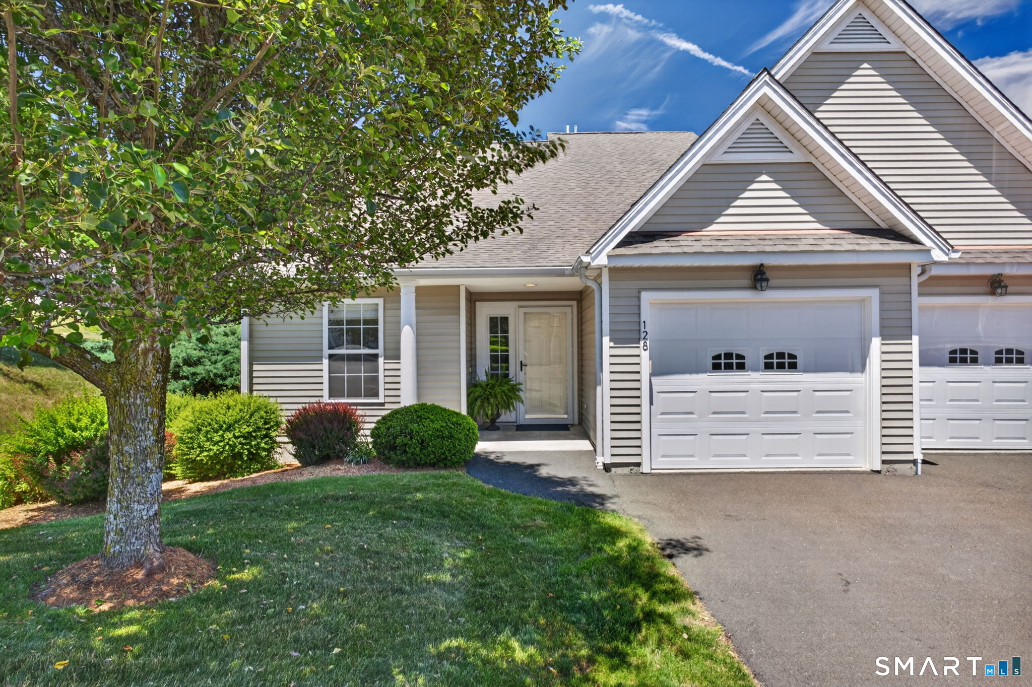 128 Louis Hill Road, Unit 128 Newtown, CT 06482 - Photo 3 of 36