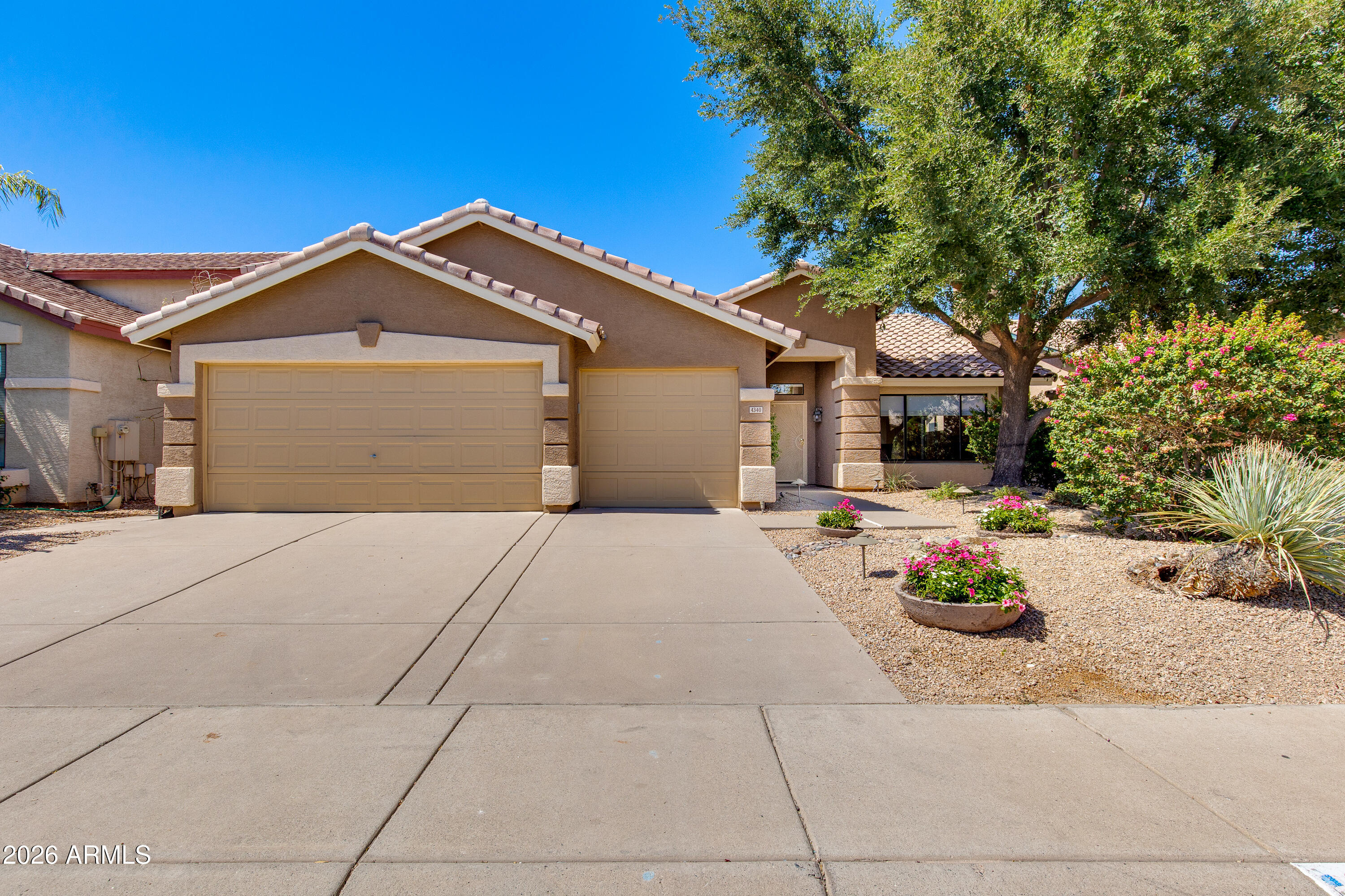 4340 East Danbury Road Phoenix, AZ 85032 - Photo 2 of 18