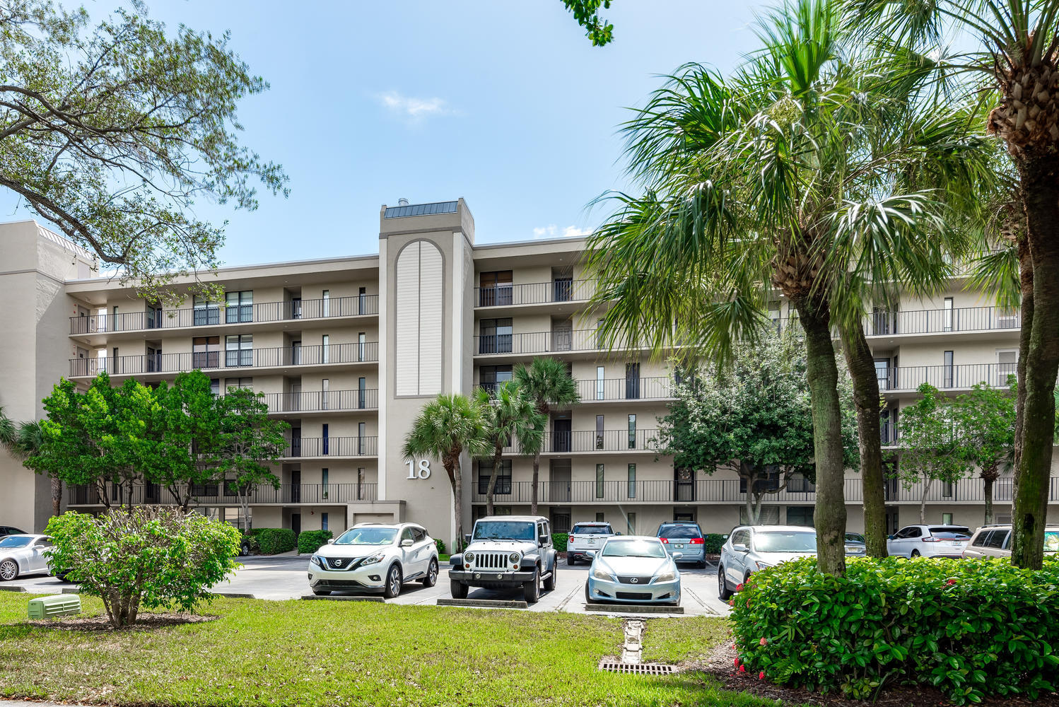 18 Royal Palm Way, Unit 207 Boca Raton, FL 33432 - Photo 26 of 28 FRONT VIEW