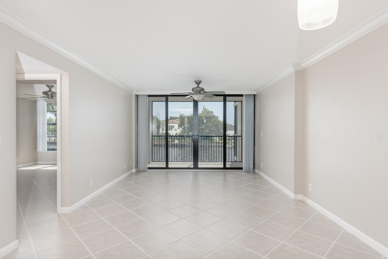 18 Royal Palm Way, Unit 207 Boca Raton, FL 33432 - Photo 3 of 28 LIVING ROOM