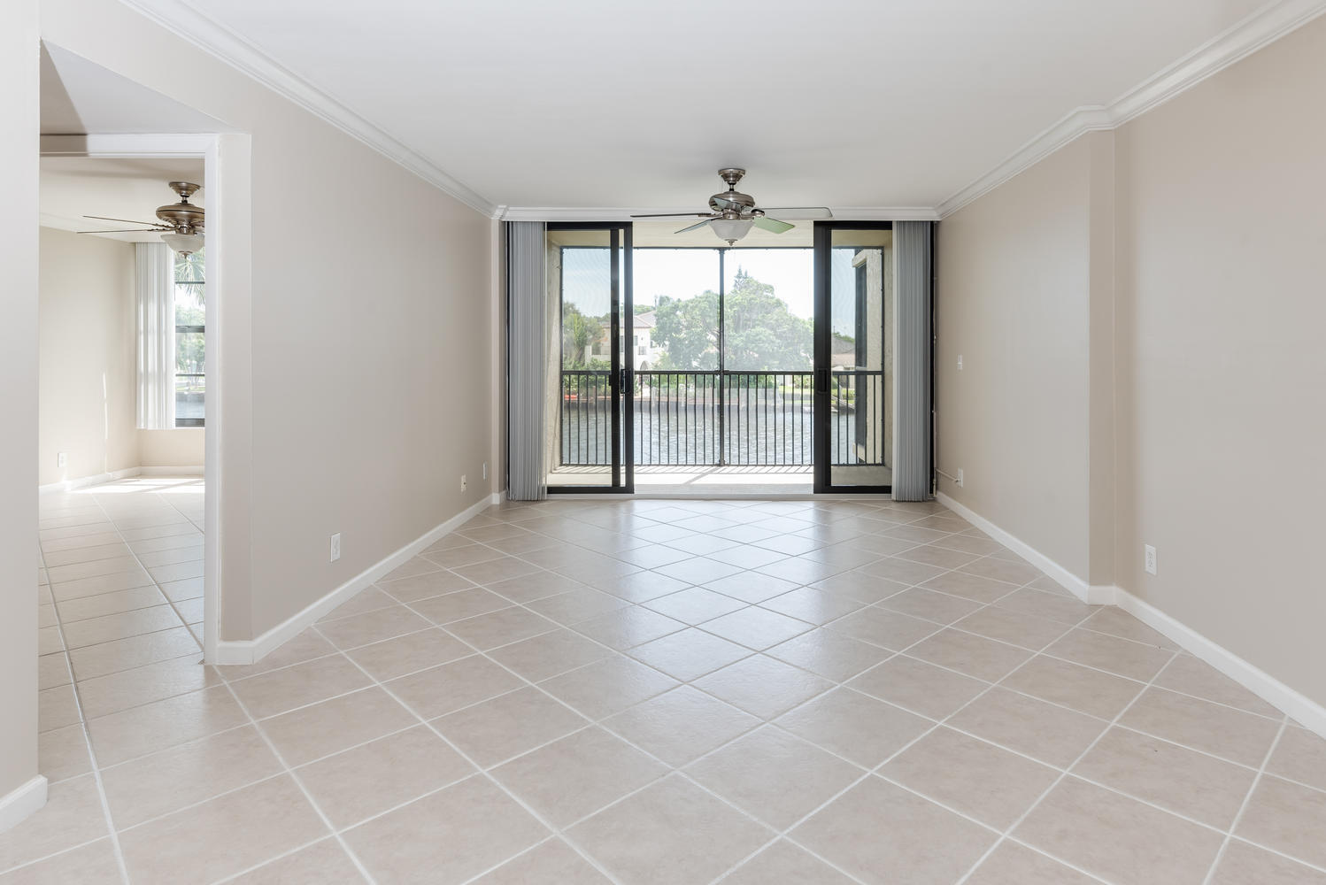 18 Royal Palm Way, Unit 207 Boca Raton, FL 33432 - Photo 6 of 28 Must See Property-large-007-016-Living R